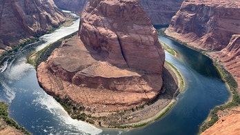 Lightning strike at Arizona's Horseshoe Bend injures 2 tourists, National Park Service says