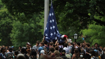 Country music star performs for frat bros who stood up to campus mob